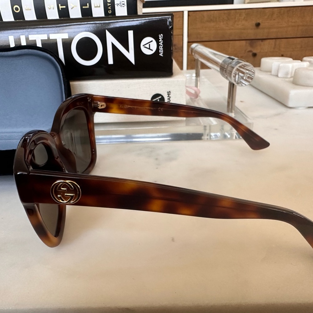 Gucci Women's Brown Square Tiger Sunglasses - Picture 2 of 9